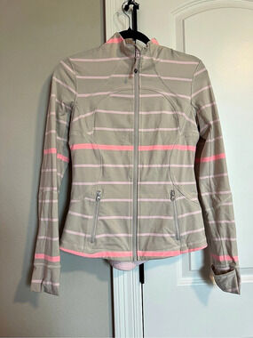 Lululemon Forme Jacket *Cuffins Pop Stripe Dune / Pink - Size 8